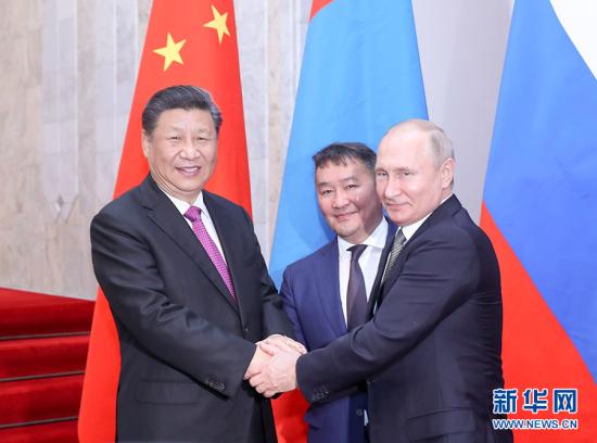6月14日，国家主席习近平在比什凯克同俄罗斯总统普京、蒙古国总统巴特图勒嘎举行中俄蒙三国元首第五次会晤。 新华社记者 姚大伟 摄 图片来源：新华网