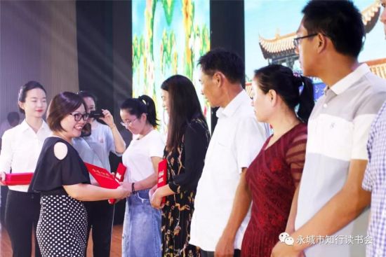 蒋建、李莎、陈玉岭、李士民、尚明侠分别为获奖选手颁奖。