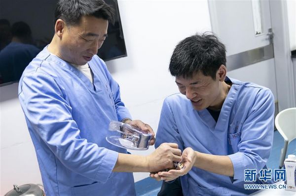 （新华全媒头条·图文互动）（10）万众一心迎挑战 众志成城战疫情——全国总动员打响疫情防控阻击战纪实