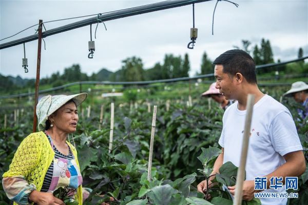 (新华全媒头条·图文互动)(6)脱下军装,奔赴没有硝烟的“战场”——贵州“兵支书”脱贫攻坚一线显身手