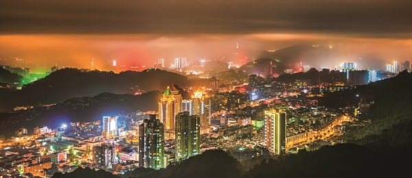 图4：兴义城市一角。兴义市融媒体中心记者 张霆 摄