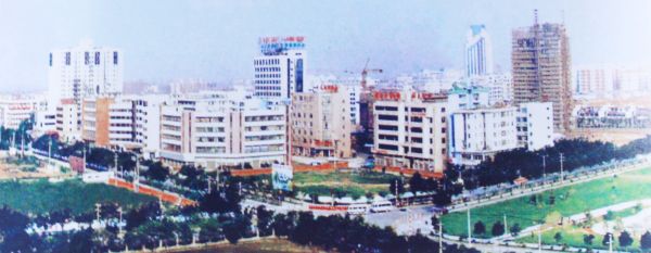 1993年的宝安城区在加快建设中。图片由深圳市宝安日报社提供