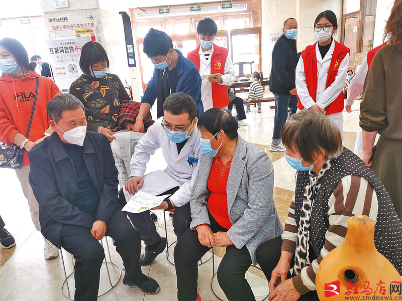 3月8日,市中醫院骨傷科、婦產二科、治未病一科在門診大廳一樓舉辦慶祝國際勞動婦女節義診活動。活動現場,該院醫護人員為她們免費開展測血壓、耳穴壓豆等中醫適宜技術體驗等,受到了來院婦女同胞的歡迎。
記者王冰之通訊員 姚 娜攝影報道