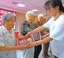“圆梦计划”为老人送上“时光情书”
