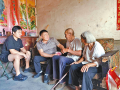 父子齐上阵 情暖老兵心