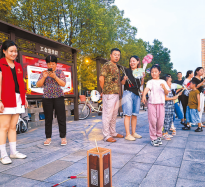 “心灵夜市”助力职工安然度夏