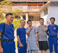 木楼炊烟暖人心 民族情深共相依