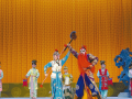 京剧折子戏专场：演员演技精湛 掌声经久不息