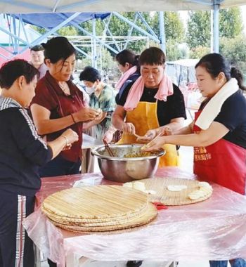 饺子宴情暖老人心
