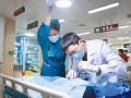 “双节”假期 他们坚守岗位
