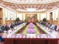 习近平会见加纳总统马哈马