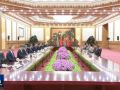 习近平会见多米尼克总统伯顿