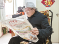 胡保森的读报人生 25载与晚报相伴 86岁仍做“读报员”