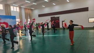 助力“銀齡行動(dòng)” 助舞銀齡風(fēng)采——駐馬店市老年人健身秧歌培訓(xùn)班開班