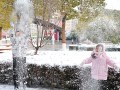 瑞雪迎新年 童趣满街巷