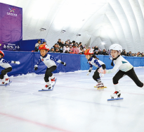 冰上竞速展风采