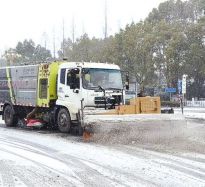 勠力战寒潮 同心保安畅