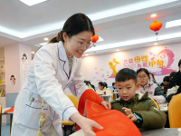 暖心又治愈  宝贝“回娘家” “福气”带回家