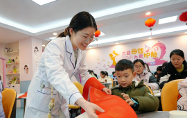 暖心又治愈  寶貝“回娘家” “福氣”帶回家