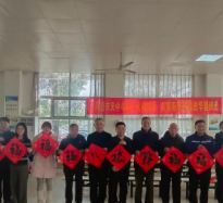 翰墨迎新春 福暖華駿人——天中書畫藝術(shù)研究會(huì)書法家走進(jìn)中集華駿鑄造廠義寫春聯(lián)