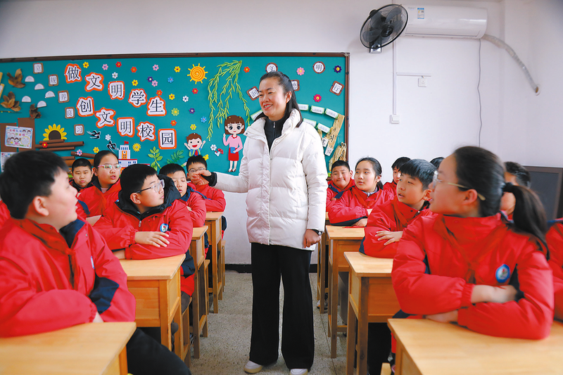 迎着春风出发——聚焦驻马店市中小学校开学第一天 