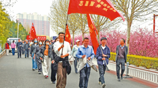 低碳健步走 綠色環(huán)保行