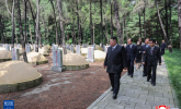 金正恩参谒中国人民志愿军烈士陵园