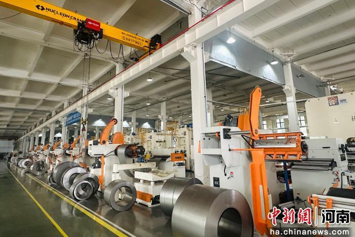 洛阳这座小城的家具为何能“硬钢”全世界?(图1)