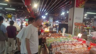 中秋临近 月饼俏销