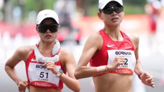 亚运会丨中国队摘田径首金 包揽男女半程马拉松竞走金牌